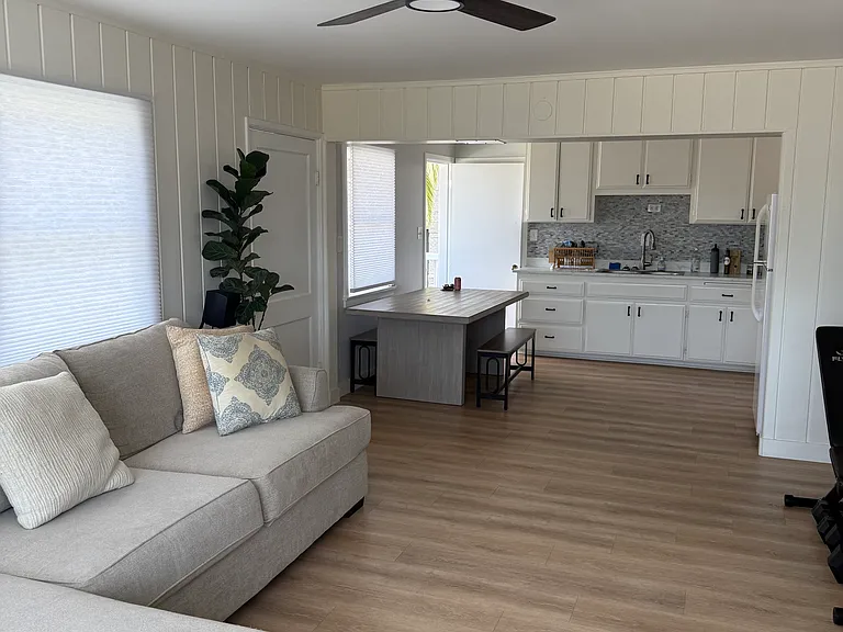 146 N Cedros Ave — Photo 10