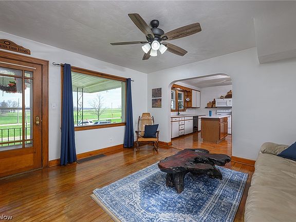 5th image of 10850 Angling Rd