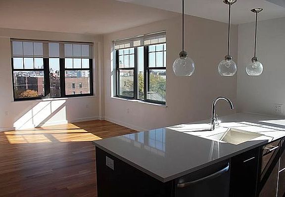3rd image of 123 Parkside Ave APT 6D