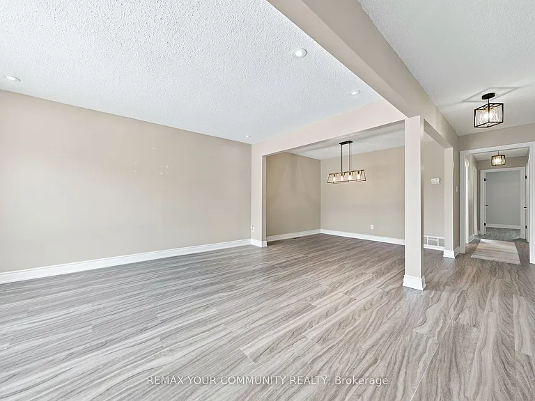 36 Roseville Dr #UPPER — Photo 5