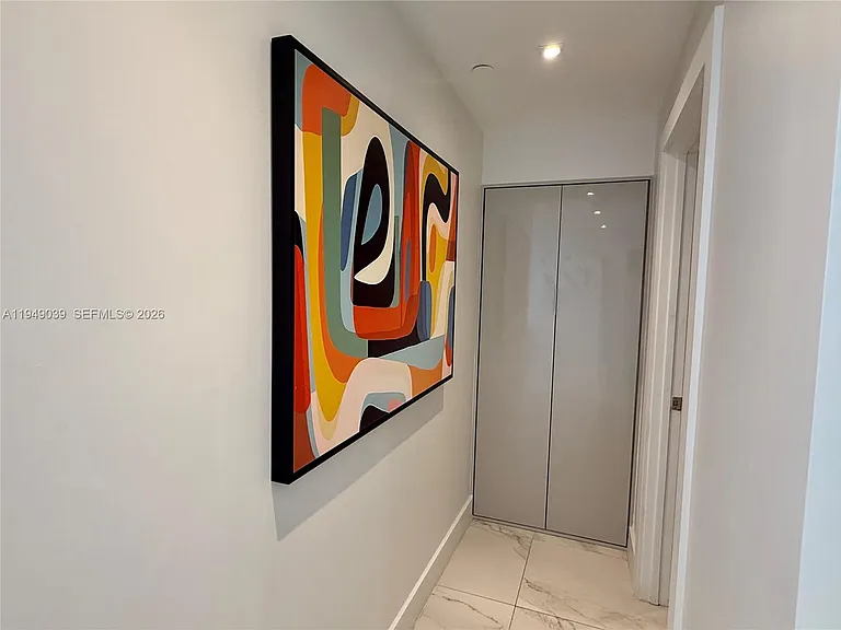 225 Collins Ave #6J — Photo 27