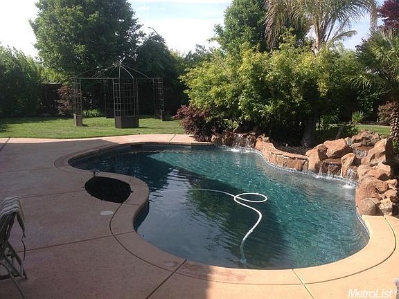 4th image of 1677 Calabasa Dr