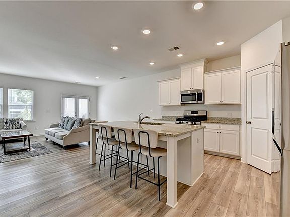 4th image of 1946 Frisco Way