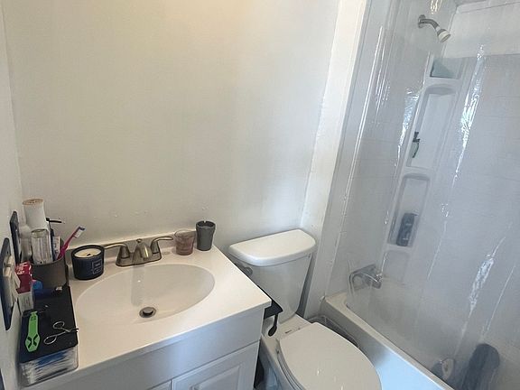 4th image of 501 Jennifer Dr