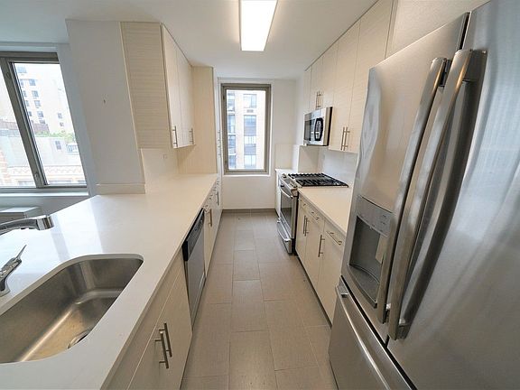 3rd image of 160 E 84th St APT 10D