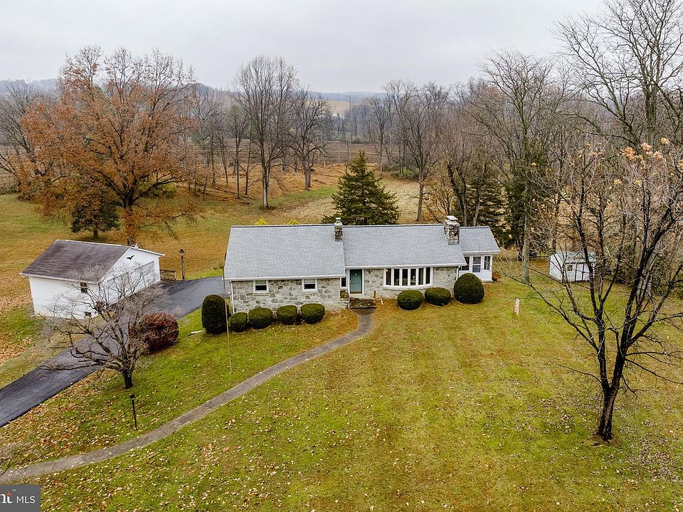 1st image of 555 Lincoln Dr