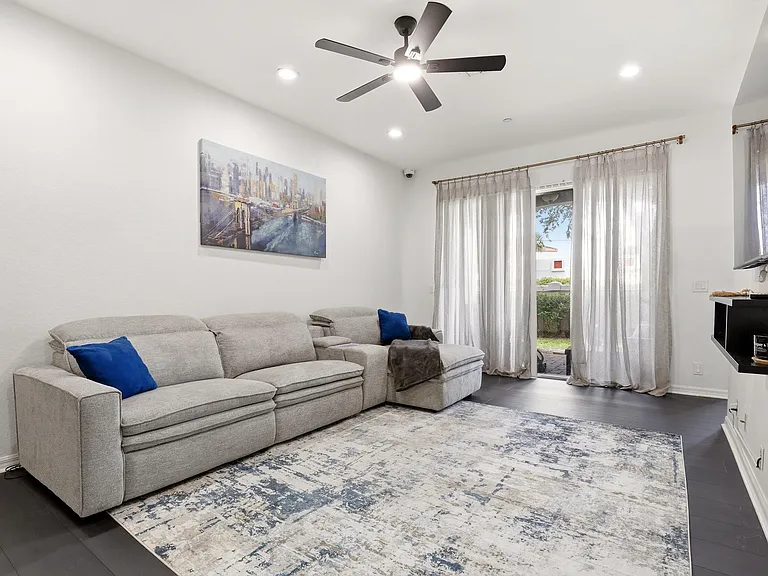 80 Nottingham Pl — Photo 4