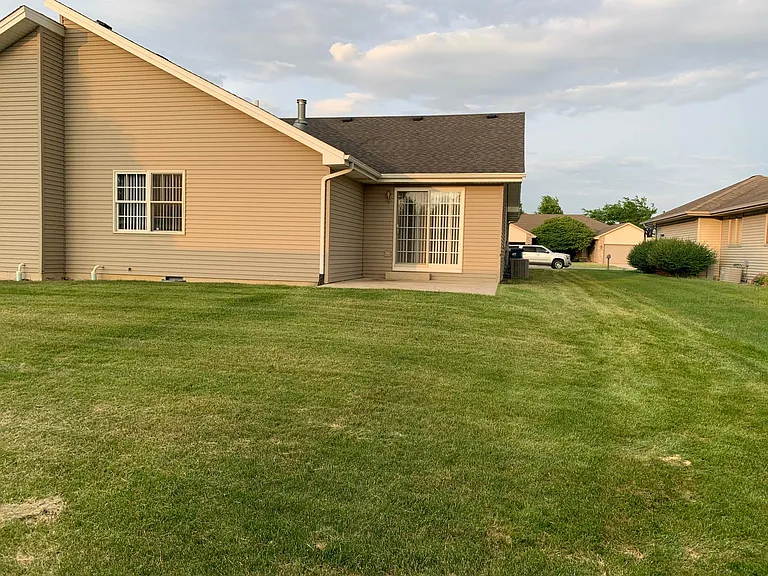 1645 Mid Court Dr — Photo 2