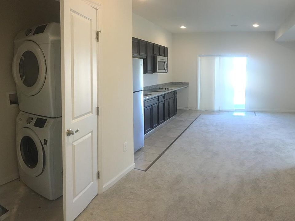1st image of 632 Ravenwood Dr #B