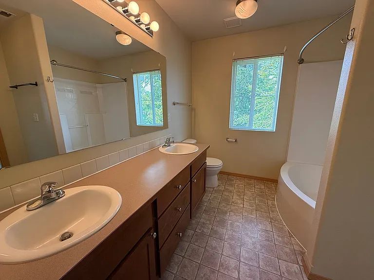 2050A Garry Oaks Ave — Photo 16