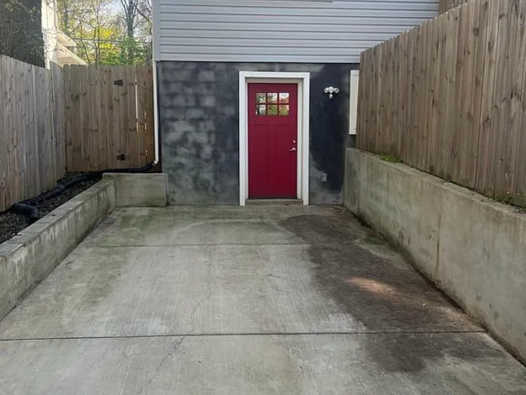 3425 Eastern Ave — Photo 36