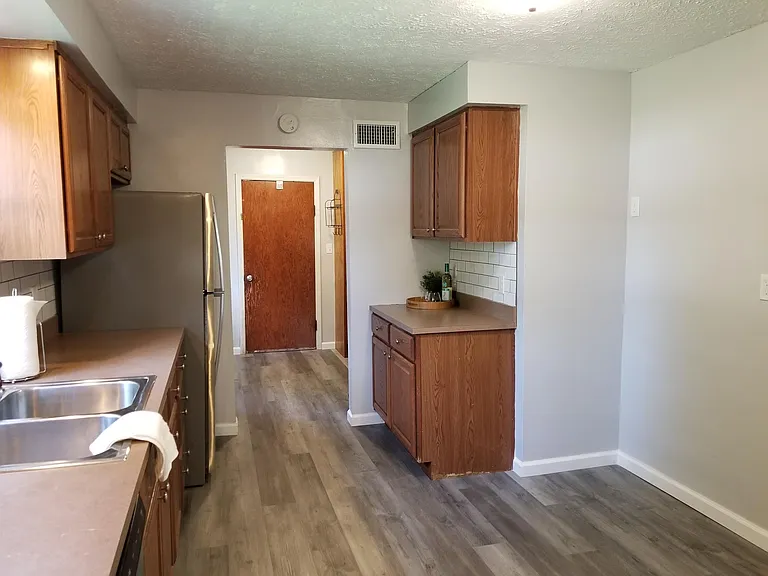 50 Home St — Photo 11