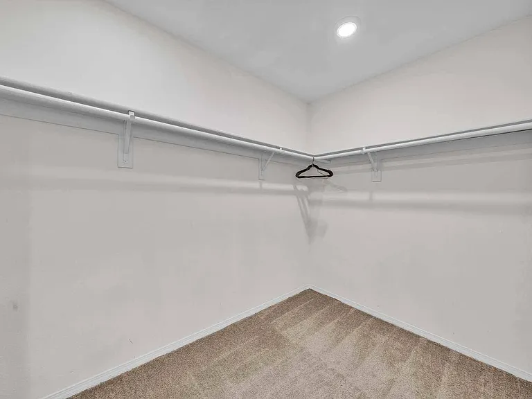 630 W Woodcrest St — Photo 35