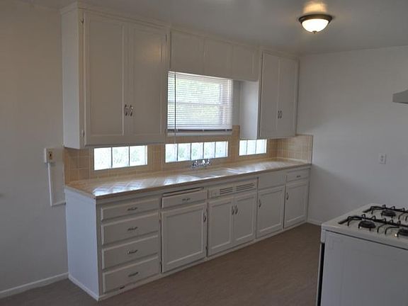 3rd image of 25403 Cole St
