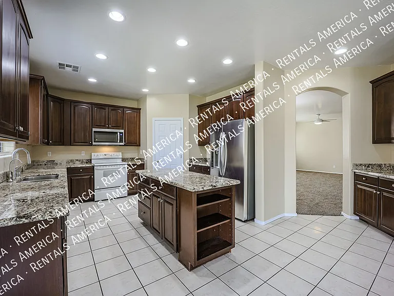 6846 W Saint Charles Ave — Photo 4