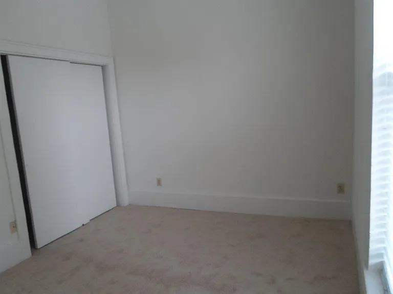 129 N College Ave — Photo 6