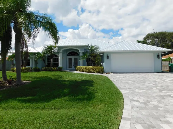 117 Queen Elizabeth Court, Hutchinson Island, FL 34949