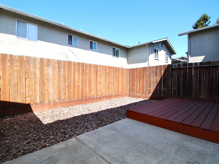215 Loma Verde Dr — Photo 30