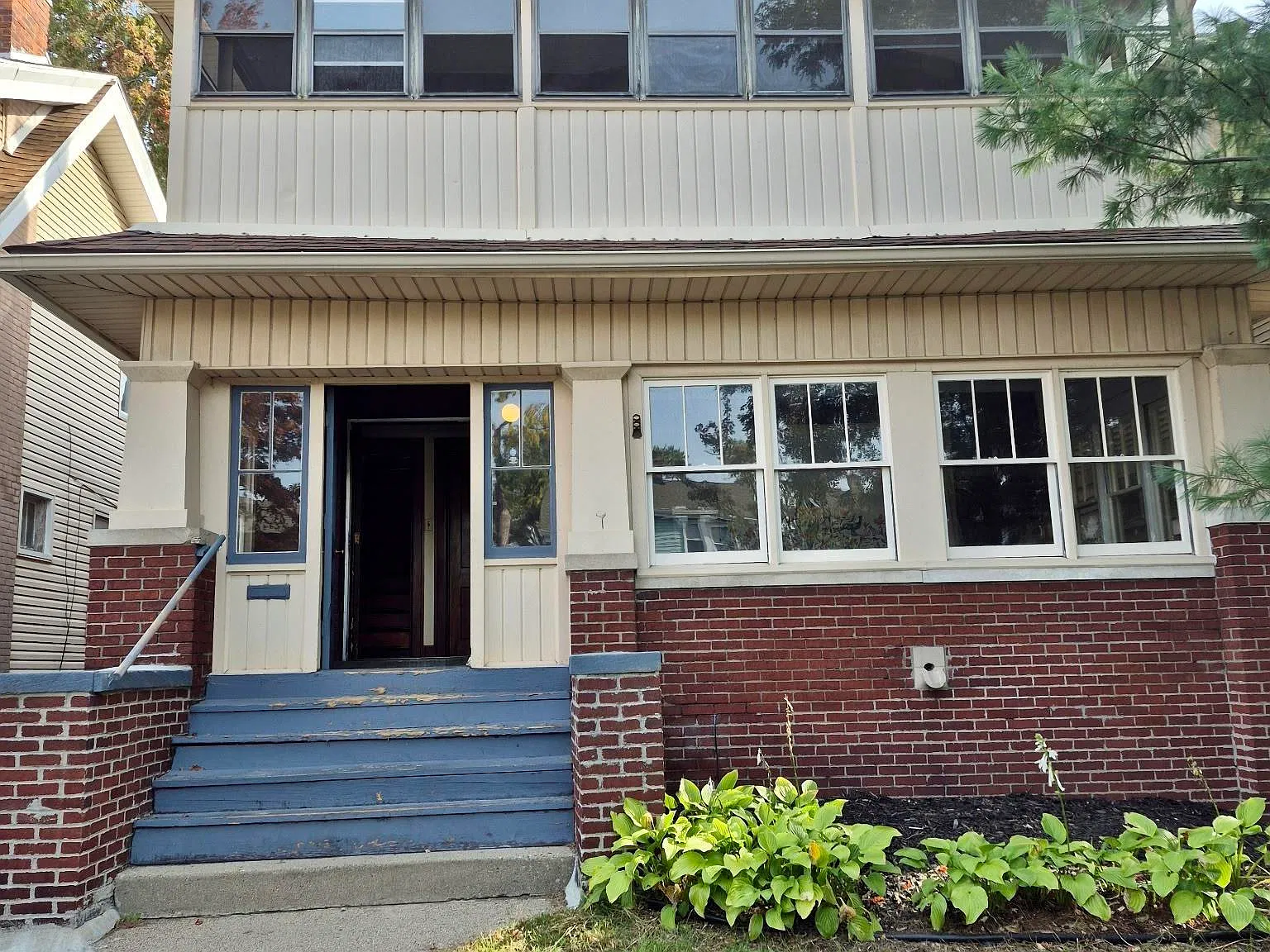 3 bed, 1.0 bath, 1450 sqft, $1,600 — Photo 1