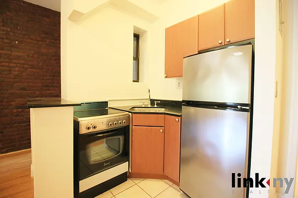 Rented by Link NY Realty | media 9