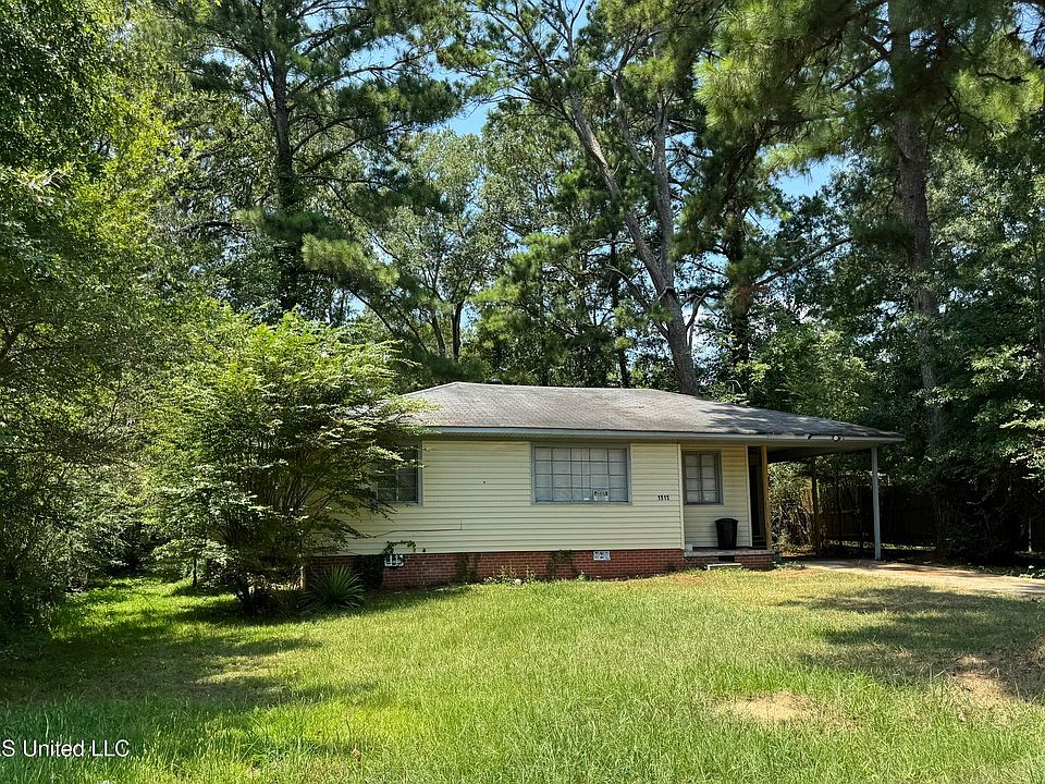 2nd image of 1915 Shady Lane Dr