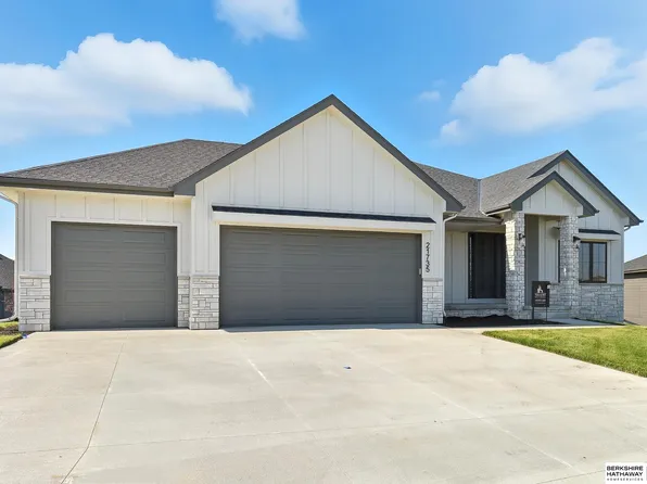 21735 Glenmore Dr, Gretna, NE 68028