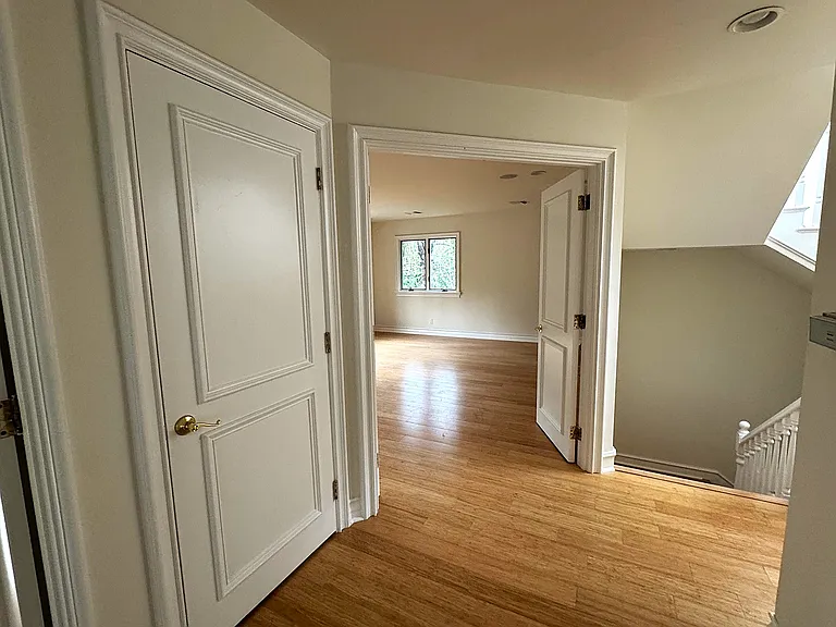 2334 Benedict Canyon Dr — Photo 34