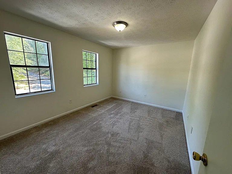 1945 Padgett Dr — Photo 9