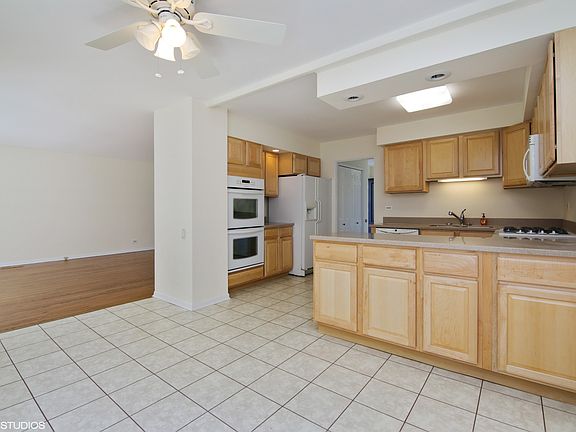 4th image of 370 Park Ave APT B