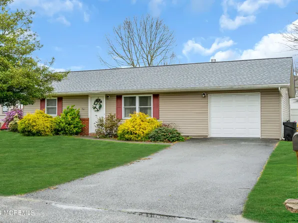 205 Greenwood Lane, Forked River, NJ 08731