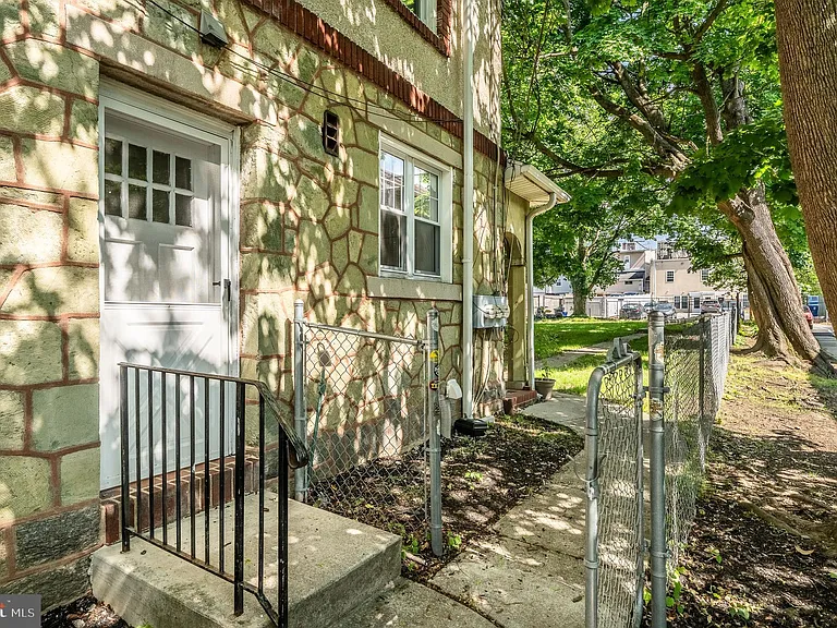 332 W Washington St #2 — Photo 27