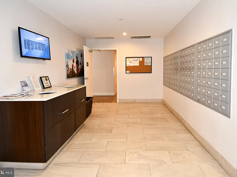 1301 N Courthouse Rd #1005 — Photo 29