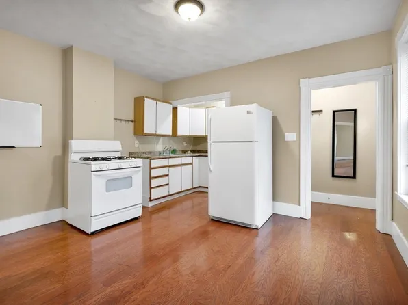 199 Beacon St #B, Somerville, MA 02143