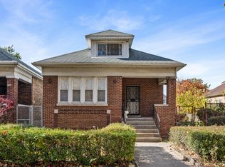 7832 S Paxton Ave, Chicago, IL 60649