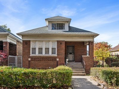 7832 S Paxton Ave, Chicago, IL, 60649