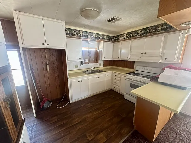 26599 Nudgent St — Photo 6
