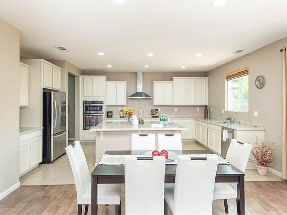 2nd image of 807 Valencia Ct
