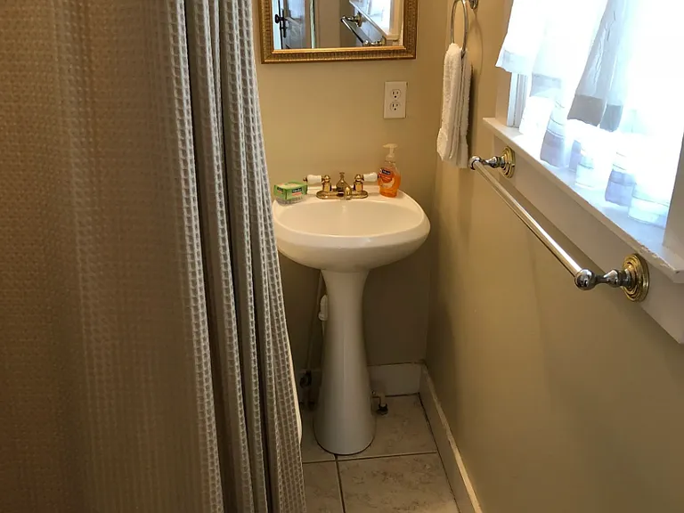 824 University Ave — Photo 35
