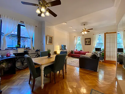 Rented by Remax Real Estate Professionals | media 28