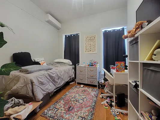 Rented by Yup Realty LLC | media 32