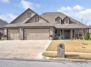 8112 N 76th Ave E, Owasso, OK 74055
