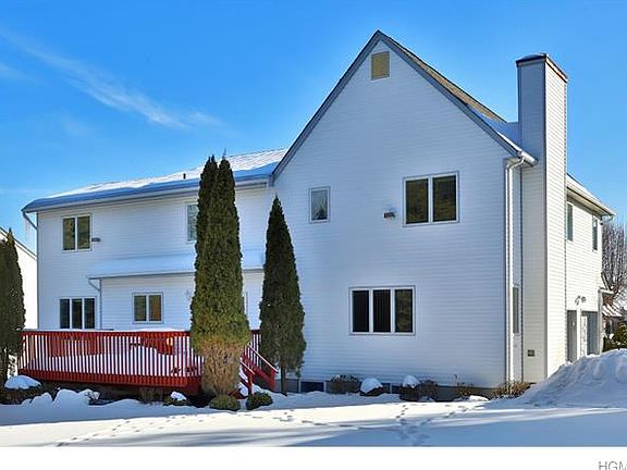 3rd image of 7 Lowell Dr