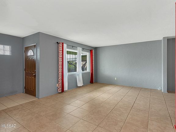 3rd image of 902 S Catalina Ave