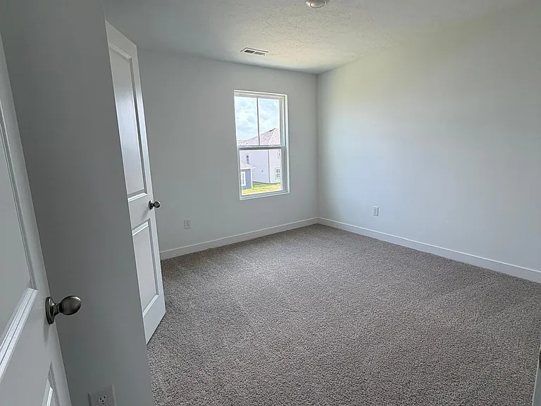 1559 Albatross St — Photo 9