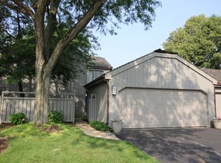446 Shoreline Rd #303, Barrington, IL 60010