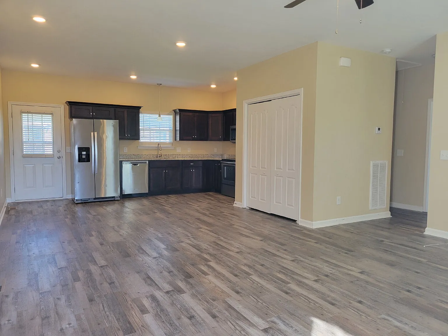2 bed, 2.0 bath, 994 sqft, $1,475 — Photo 3