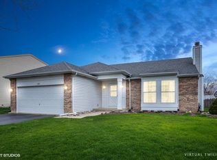 155 Dickens Trl, Elgin, IL 60120