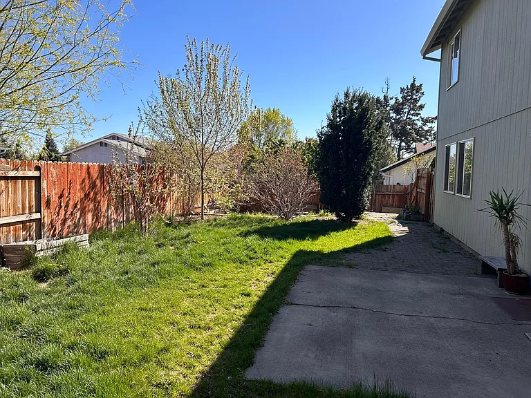 1884 NE Monroe Ln — Photo 2