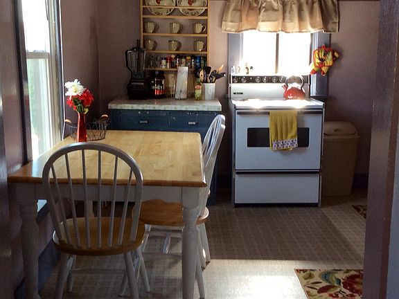 2nd image of 520 NE Maiden Ln