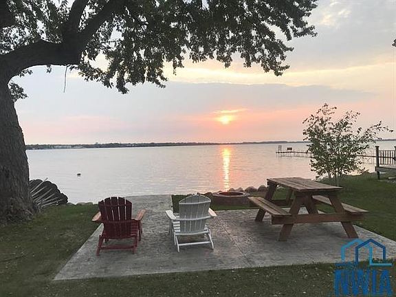 2nd image of 94 N Emerald Dr #7